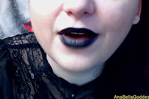 i'm gettin crushed by dat huge goddess femdom