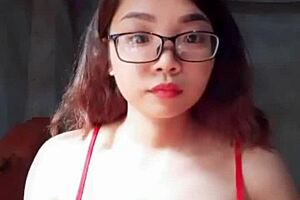 Em Ỏ Vú Mướp Sệ!