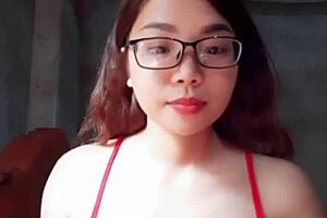 Em Ỏ Vú Mướp Sệ!