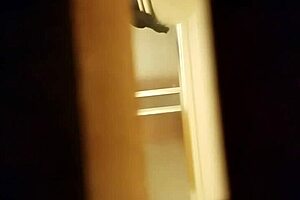 espiando como se talla la panocha peluda