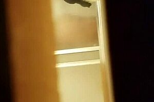 espiando como se talla la panocha peluda