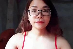 Em Ỏ Vú Mướp Sệ!