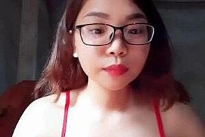 Em Ỏ Vú Mướp Sệ!