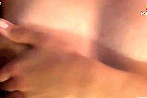 mastrubandome rico con mi nuevo dildo rojo, latina sola?