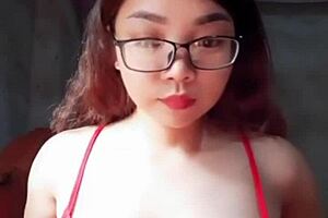 Em Ỏ Vú Mướp Sệ!