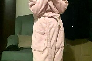 Sexy Dance Showcases Tiny 18+ Body in Homemade Amateur Clip