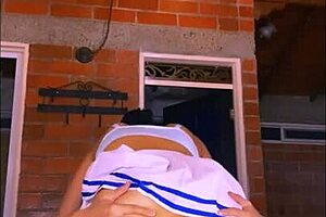 La hijastrastra estaba tan estrecha que él tenía que ir despacio para no lastimarla pero una vez que ella se relajaba se entregaba por completo