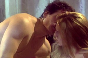 Lauren Phoenix se oddává doggystyle sexu s analem a cumshotem.