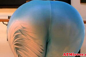 Twerking roundass milf plays with buttplug in ass worshiping action!
