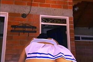 继女那么紧，他得慢慢来不伤她，但她放松后就完全投入