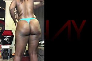 And amateur camgirls show off their curves
