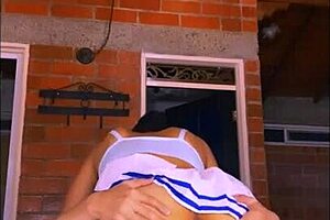 La hijastrastra estaba tan estrecha que él tenía que ir despacio para no lastimarla pero una vez que ella se relajaba se entregaba por completo