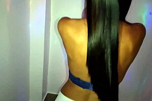 sexy latina amateur dances on the pole with big ass 😍