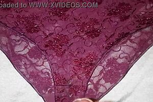 me masturbating with my best friend's used lace panties 😏💦