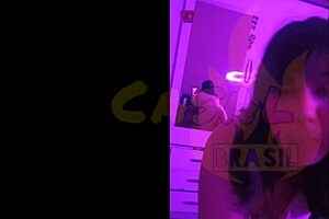 I love watching my girlfriend show her pussy