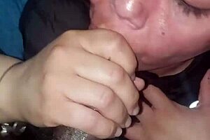 I'm the slutty ebony milf deepthroating big black dik