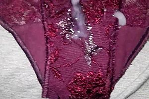 me masturbating with my best friend's used lace panties 😏💦