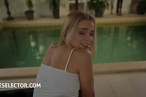 Alexa Flexy Splits Wide For Deep Anal Tease