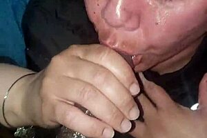 I'm the slutty ebony milf deepthroating big black dik