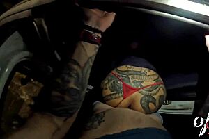 Quer ver o que essa gostosa apronta no carro e fora dele - continua no red - biamorenamg