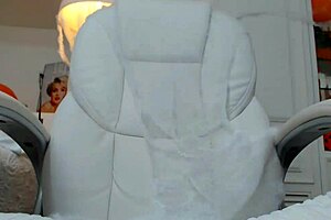 Babe With Shaved Pussy Masturbates Homemade