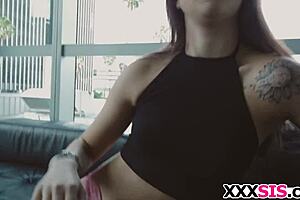 he cant resist his stepsis naiomi mae 😈