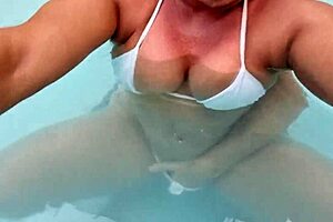 Met big clit beauty at carnival!