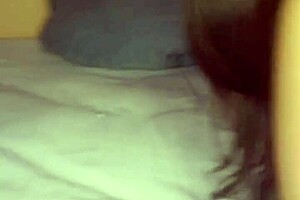 Gostosa Strips Naked And Cums