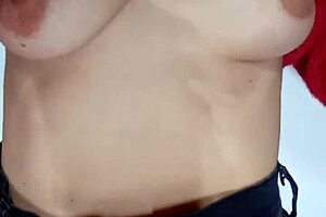 jugando con un cinto ii azotándome las tetas