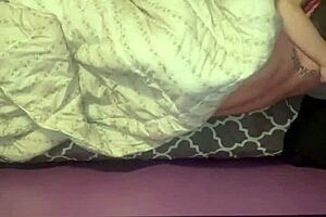 我爱操娇小18+加拿大棕发婊子第一次约会就硬核18+动作