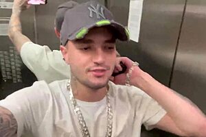 Trailer client sucked skinny amateur in car bondage scene