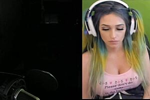 Joycgee and Trainwrecks perform in live webcam show