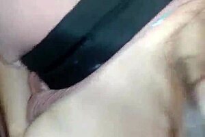 Moja cura sa ogromnim sisama dobija saffen u javnom WC-u napolju