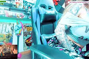 these latina lesbians fingering each other on webcam?