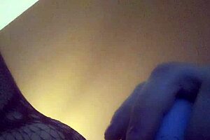 leftyxlucci pleasuring herself