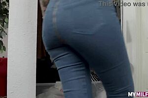 Milfs Lolly Dames Reveal Ass In Closet