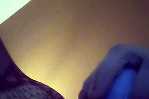 leftyxlucci pleasuring herself