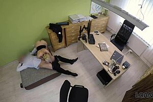 贷款4K曲线辣妹求贷时跪舔大屌