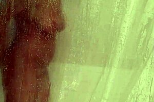 Mandeezy4u2 Enjoys a Relaxing Shower