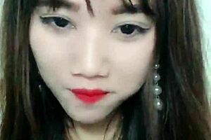 vietnamese girl on uplive talkshow livestream sharing stories with audience