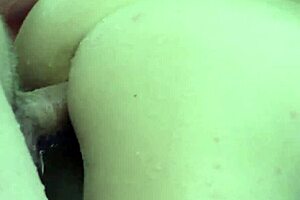 亚洲少女Mina Moon户外骑大鸡巴，吞精