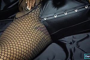 Kinky queen dark dea in hot creaming pussy 😈