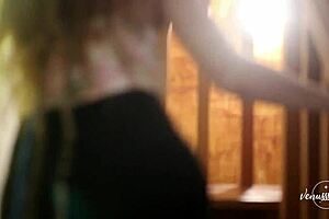 Gostosa cheia de tesão chama amiga safada pra gozarem com vibrador após balada - venusss model e leticia ferola