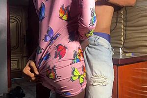 Hey, why does this ebony aunty want me so bad?