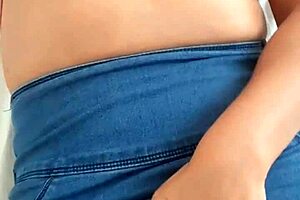 Sexy Morena Se Masturba Su Vagina Peluda!