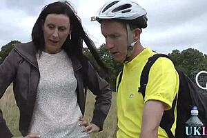 British milf in heels gives blowjob outdoors, spunked stockings!