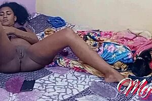 gato de estima��o observando a dona se mastubando com um big dildo - felino - bichano