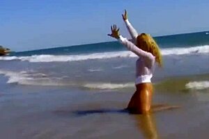 Sexy Blonde Mom Gets Licked And Fingered Before Anal Doggystyle With The Photographer Outdoors.