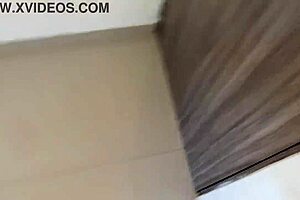 un desconocido me persigue hasta mi casa y lo dejo tener sexo conmigo