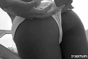 Kiki minaj anal over the water